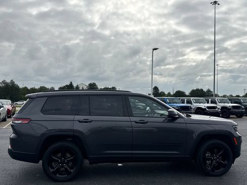 Used 2023 Jeep Grand Cherokee L Laredo AWD/4WD image 2