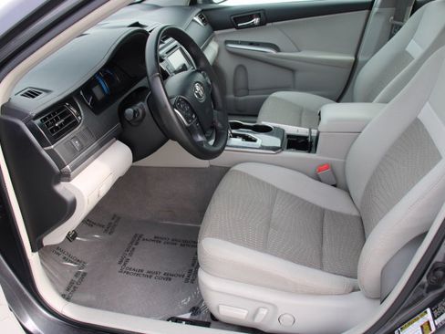 Used 2012 Toyota Camry XLE w/ Convenience Pkg image 11