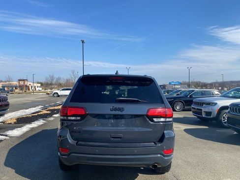 Used 2018 Jeep Grand Cherokee Altitude image 3