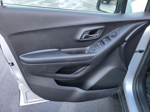 Used 2022 Chevrolet Trax LS w/ Tint and Cruise Package image 13