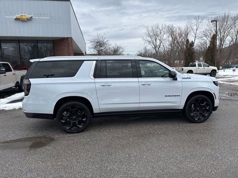 New 2026 Chevrolet Suburban High Country AWD/4WD image 15