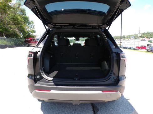 Used 2025 Chevrolet Equinox LT AWD/4WD image 16