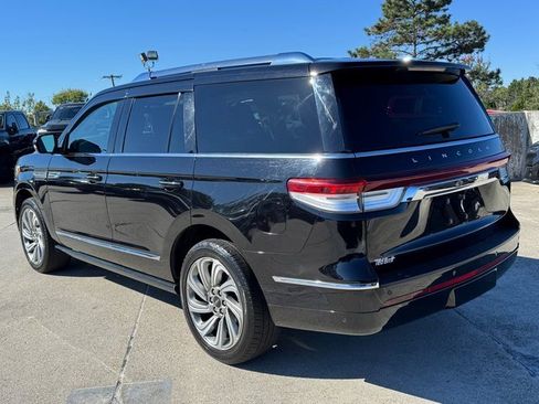 Used 2022 Lincoln Navigator Reserve image 10