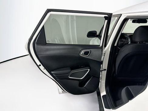 Used 2025 Kia Soul LX w/ LX Technology Package FWD image 25