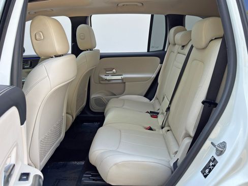Used 2022 Mercedes-Benz GLB 250 w/ Premium Package Lite image 40
