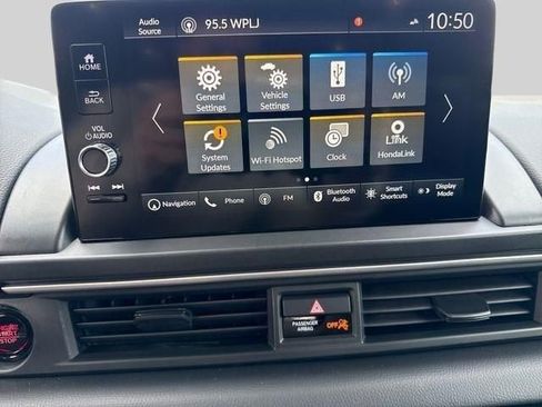 Certified 2023 Honda Pilot Touring image 9
