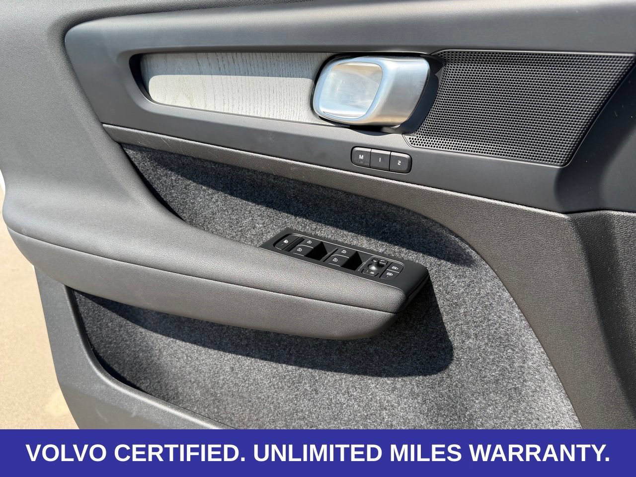 Certified 2025 Volvo XC40 B5 Plus AWD/4WD image 25