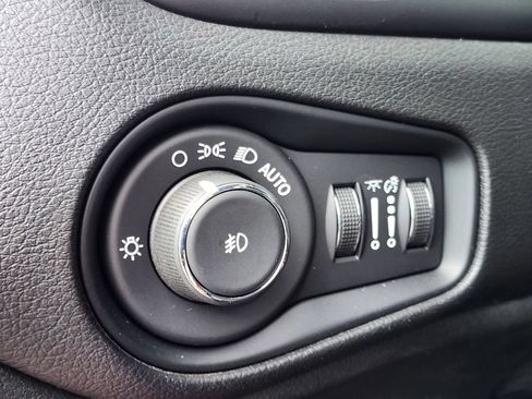 Used 2021 Jeep Renegade Trailhawk AWD/4WD image 21