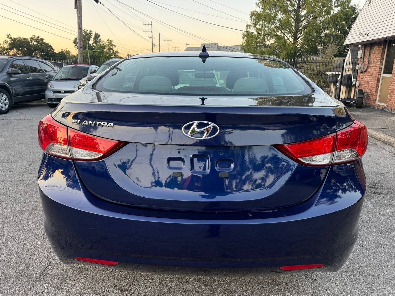 Used 2013 Hyundai Elantra GLS w/ Preferred Pkg FWD image 11