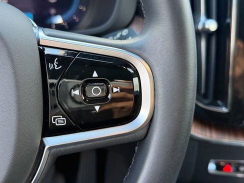 Used 2023 Volvo XC60 B5 Ultimate w/ Protection Package Premier FWD image 27