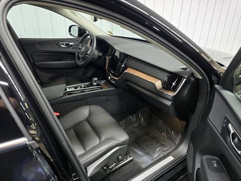 Used 2023 Volvo XC60 B5 Plus w/ Climate Package image 31