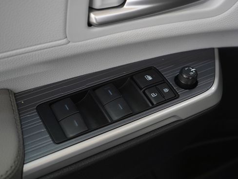 Used 2025 Toyota Sienna XLE image 22