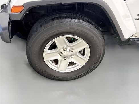 Used 2021 Jeep Gladiator Sport image 28