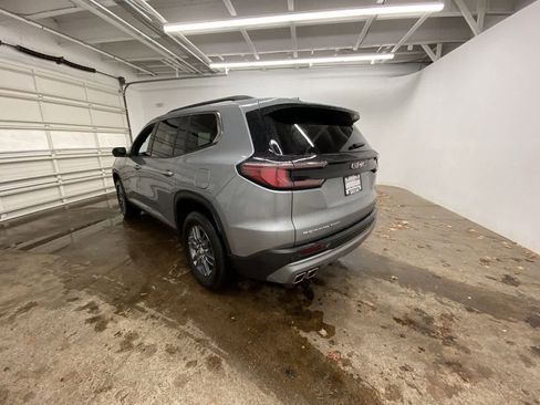 Used 2025 GMC Acadia Elevation image 4