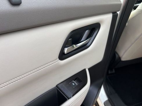 Used 2023 Nissan Rogue SL w/ SL Premium Package image 26