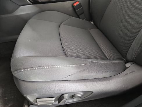 Used 2023 Toyota Venza LE AWD/4WD image 26