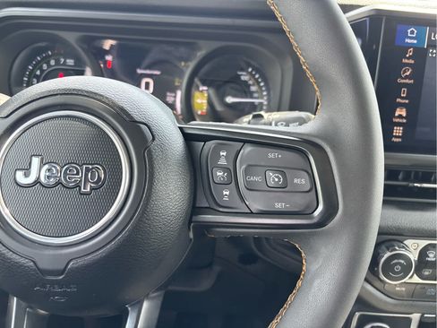 Used 2024 Jeep Wrangler Unlimited w/ Convenience Group AWD/4WD image 22