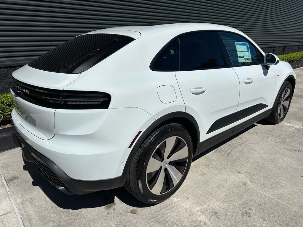 Used 2026 Porsche Macan Electric RWD image 9