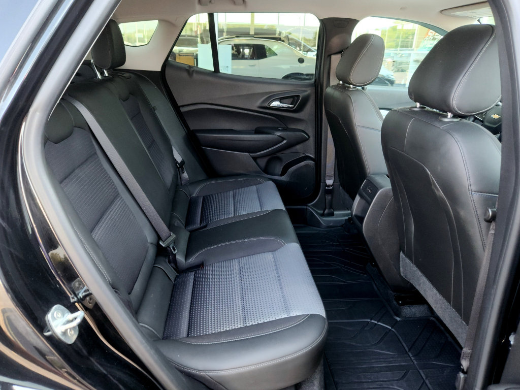 Used 2024 Chevrolet Trax LT w/ Sunroof Package FWD image 36
