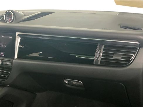 Used 2020 Porsche Macan image 18