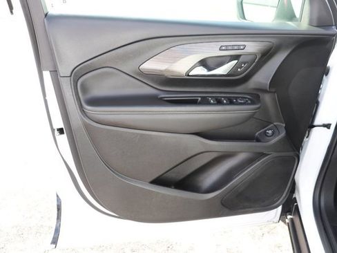 Used 2023 GMC Terrain SLT image 8