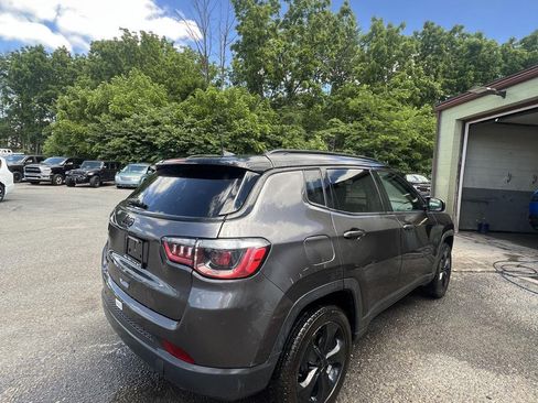 Used 2021 Jeep Compass Latitude AWD/4WD image 3