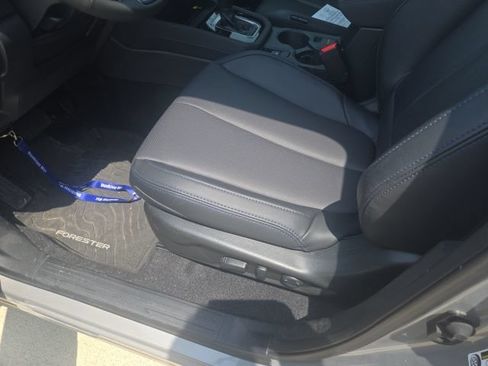 Used 2025 Subaru Forester Limited AWD/4WD image 9