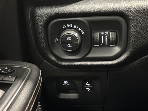 Used 2019 RAM 1500 Laramie AWD/4WD image 29