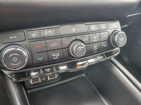 Used 2023 Dodge Durango GT image 17