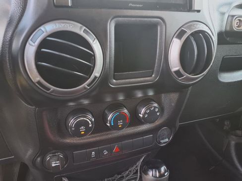 Used 2013 Jeep Wrangler Freedom Edition image 7