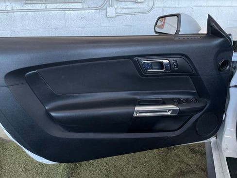 Used 2015 Ford Mustang Convertible image 22