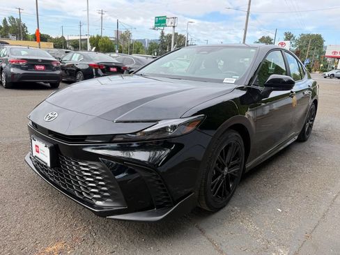 Certified 2025 Toyota Camry SE FWD image 4