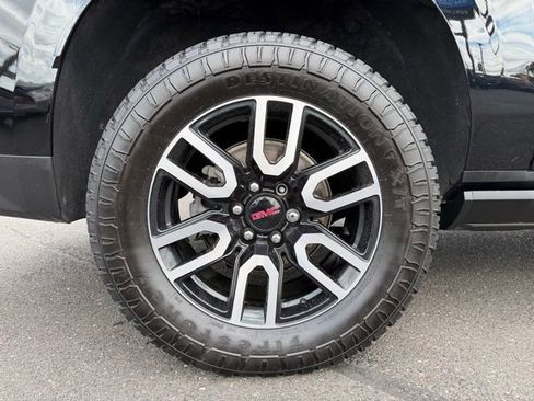 Used 2024 GMC Yukon XL AT4 w/ Technology Package AWD/4WD image 8