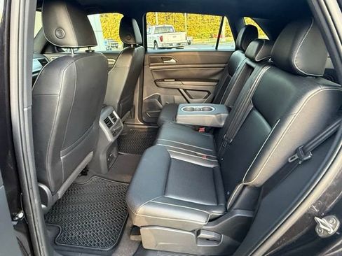 Used 2020 Volkswagen Atlas Cross Sport SE w/ Panoramic Sunroof Package FWD image 15
