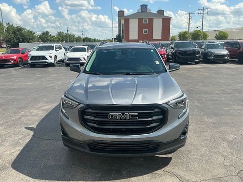 Used 2019 GMC Terrain SLT w/ Preferred Package FWD image 2