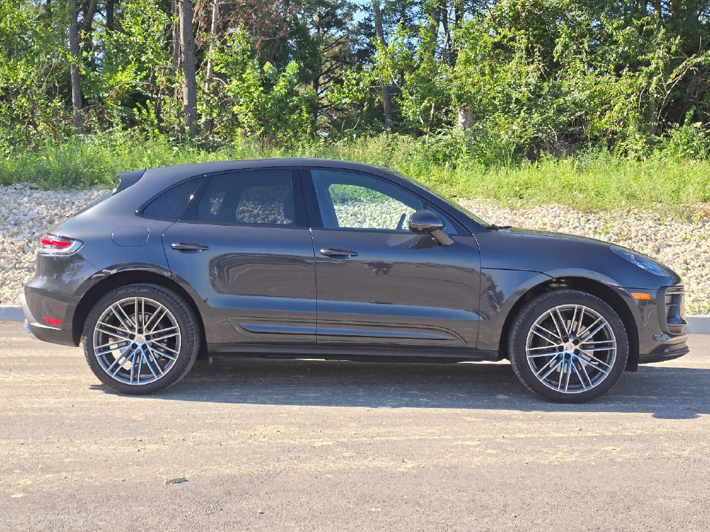 Certified 2026 Porsche Macan AWD/4WD image 8