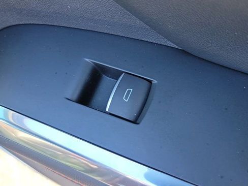 Used 2024 Chevrolet Traverse RS image 8