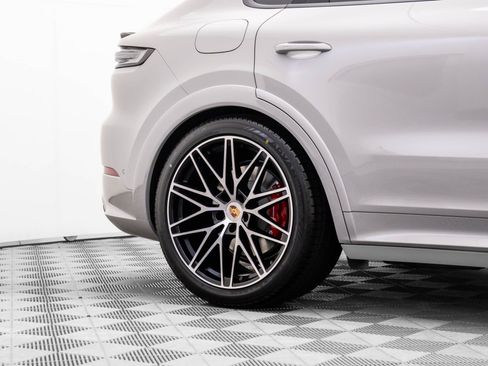 New 2026 Porsche Cayenne GTS image 34