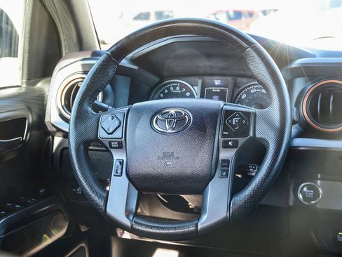 Used 2022 Toyota Tacoma TRD Sport image 18