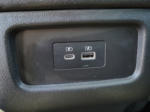 Used 2024 Nissan Pathfinder SV image 16