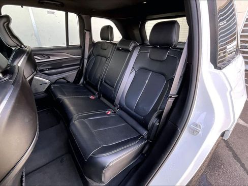 Used 2022 Jeep Grand Cherokee Overland w/ Luxury Tech Group IV image 20