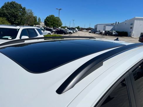 Used 2024 Volkswagen Atlas SE AWD/4WD image 5