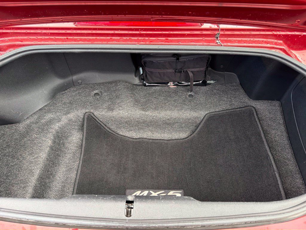 Used 2006 MAZDA MX-5 Miata Touring w/ Appearance Pkg RWD image 22