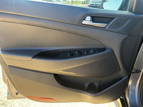 Used 2018 Hyundai Tucson SE w/ Cargo Package image 10