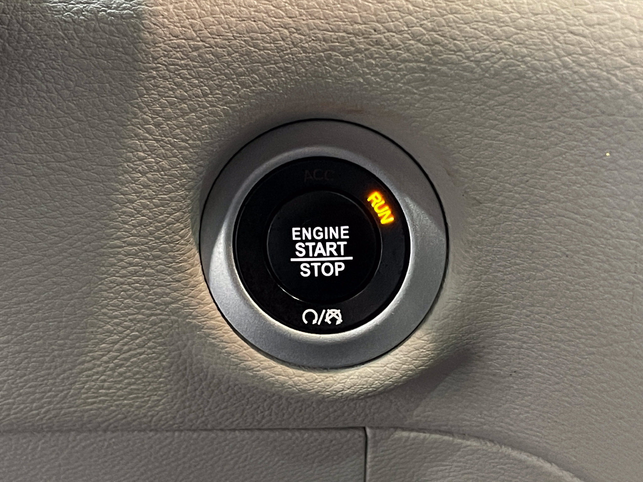 Used 2018 Chrysler Pacifica Limited w/ Tire & Wheel Group FWD image 22