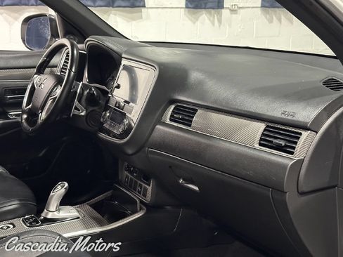 Used 2019 Mitsubishi Outlander SEL AWD/4WD image 18