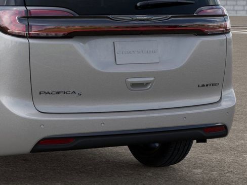 New 2026 Chrysler Pacifica Limited image 13