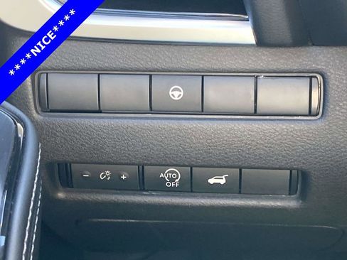 Used 2024 Nissan Rogue SL FWD image 24