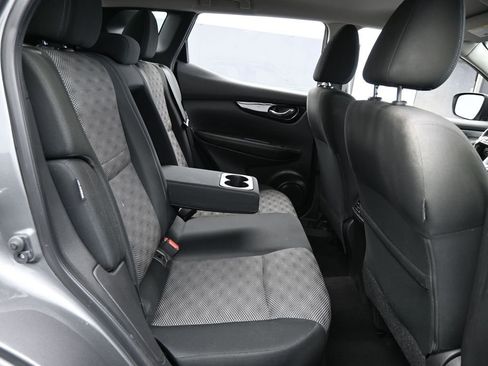 Used 2021 Nissan Rogue Sport SV image 39