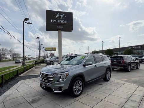 Used 2023 GMC Terrain SLT w/ Tech Package image 8